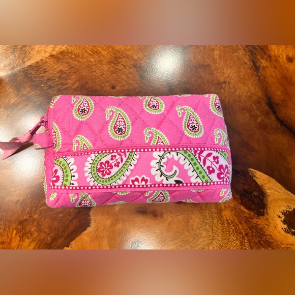 Vera Bradley Handbags - VERA BRADLEY BERMUDA PINK COSMETIC BAG
BRAND NEW/ NEVER USED
NO TAGS